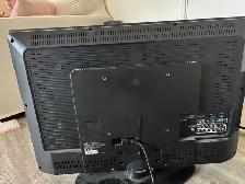 Insignia 32-inch 720 LCD TV - Photo 4