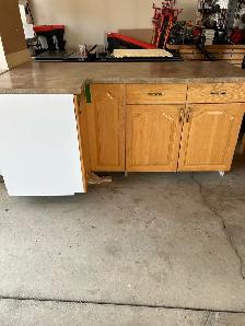 Oak Cabinets - Photo 2