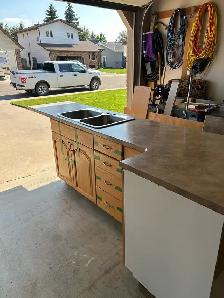 Oak Cabinets - Photo 3