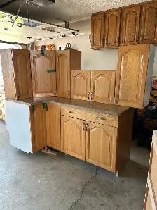 Oak Cabinets - Photo 6
