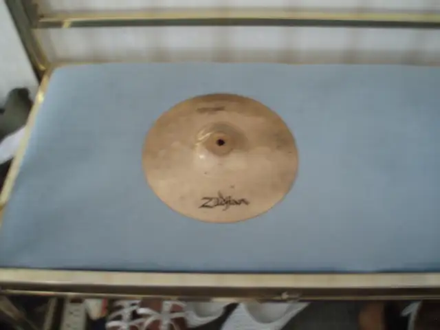ZILDJIAN  10'' SPLASH CYMBAL - EXCELLENT CONDITION