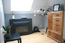 Charming 2BR Victorian Top Floor – Bright & Updated - Photo 4