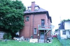 Charming 2BR Victorian Top Floor – Bright & Updated - Photo 10