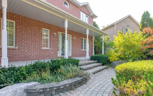 Luxury 4 BR Detached House for Rent in Prime Location Newmarket