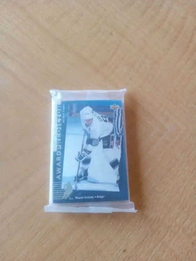 Carte Hockey Upper Award Predictors Gold 1994-95 Scellé 1207216