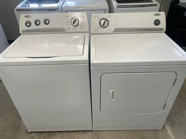 Laveuse sécheuse traditionnelles blanches Whirlpool