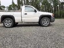 2006 GMC SHORT BOX V6 4X4 OBO/TRADE - Photo 2