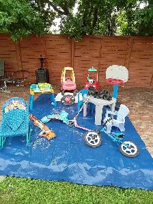 Jouets variés pour enfants et rouler skate