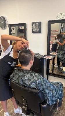 STYLIST WANTED - Photo 3