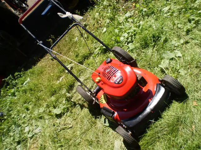 TROY BILT   21 inch   push  gas   Lawnmower.