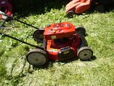 TROY BILT   21 inch   push  gas   Lawnmower. - Photo 3