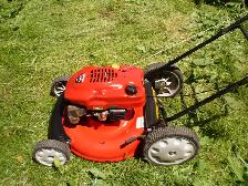 TROY BILT   21 inch   push  gas   Lawnmower. - Photo 4