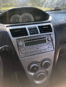 2011 Toyota Yaris - Photo 2