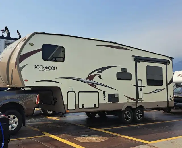 Forest River Rockwood Ultralite Fifth Wheel 2650WS