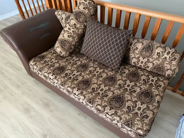 selling chaise lounge for $250!