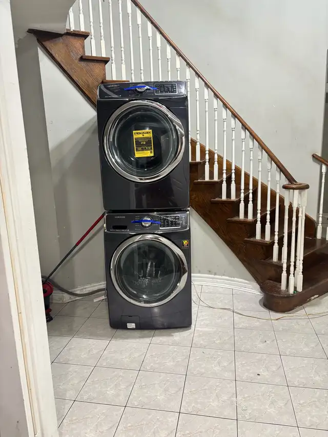 Must Go 27w Stackable washer dryer can Deliver