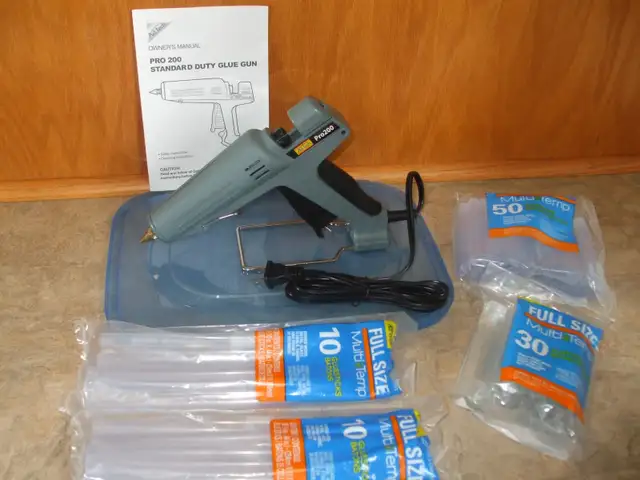 Pro 200 Standard Duty Glue Gun & Gluesticks