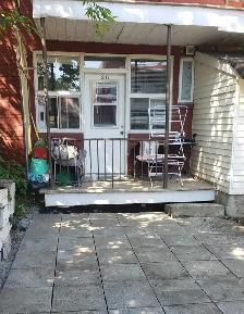 Large Bright 3.5 fully furnished September 1st - Photo 10