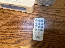 Sony am/fm clock radio with remote - Photo 3