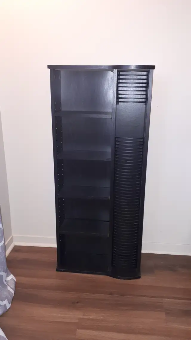 Meuble vertical de rangement pour CD