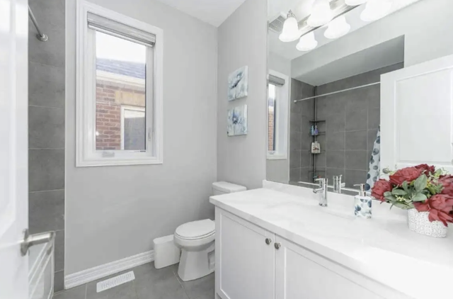 Rooms for rent in Etobicoke - right by humber college