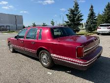 1994 Lincoln Town Car Sedan - Photo 9