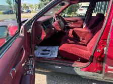 1994 Lincoln Town Car Sedan - Photo 12