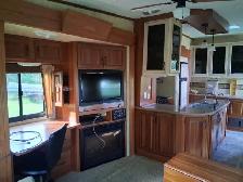 2011 Montana High Country 38ft 4 Tip Outs - Photo 8