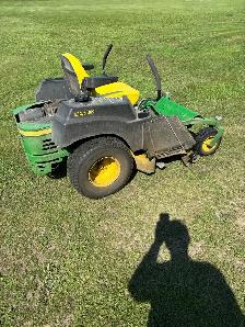 John Deere zero turn mower - Photo 3