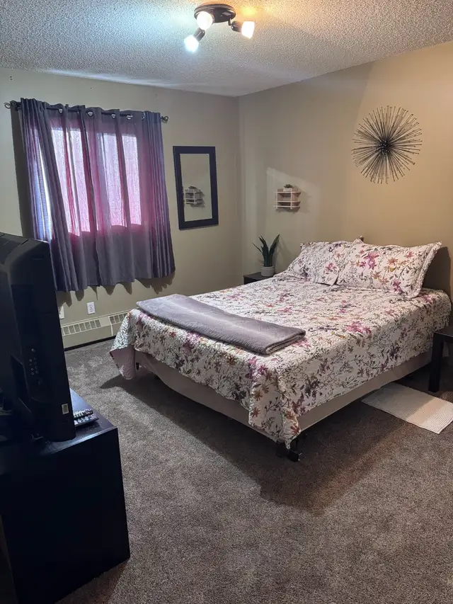 Large Room For Rent Woman Only