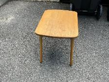 Small Wooden Side Table ! - Photo 2