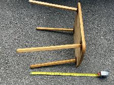 Small Wooden Side Table ! - Photo 6