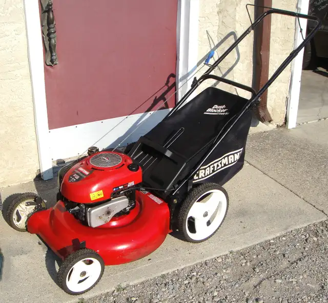 CRAFTSMAN REAR BAG GAS LAWNMOWER
