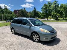 2006 Toyota Sienna LE (8-Passenger w/ DVD Player)