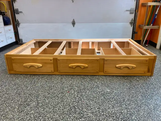 Meuble base de lit à 3 tiroirs