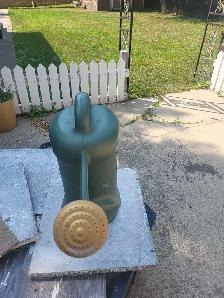 Large plastic watering can - Photo 2