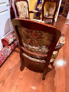 pair of french provincial chairs wood carved - Photo 5