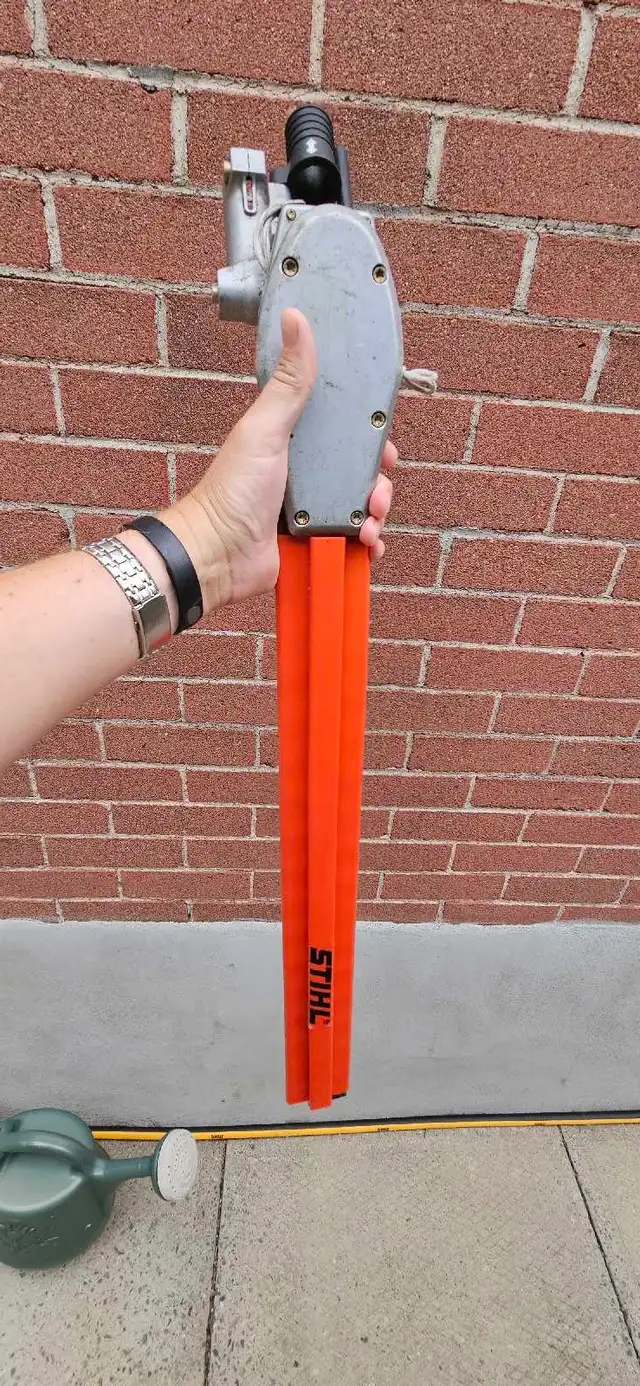 Outil Tailleur à haie-cèdre STIHL