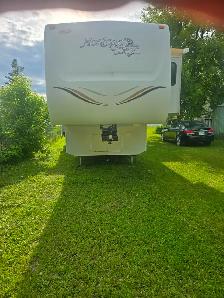2010 Montego Bay 5th wheel camper