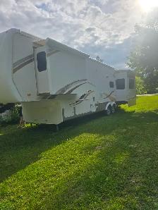2010 Montego Bay 5th wheel camper - Photo 2