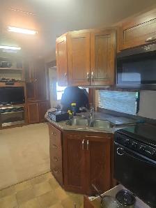 2010 Montego Bay 5th wheel camper - Photo 4