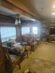 2010 Montego Bay 5th wheel camper - Photo 5