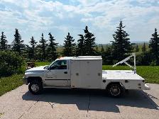 Selling 1998 DODGE RAM CUMMINS TURBO DIESEL ONE TON 170,450 km