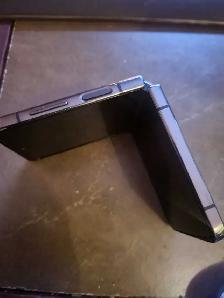 Samsung Galaxy Z Flip 4 screen not working - Photo 3