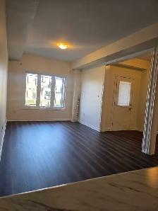 Rooms for rent in townhouse in Barrie - Photo 2