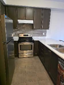 Rooms for rent in townhouse in Barrie - Photo 5