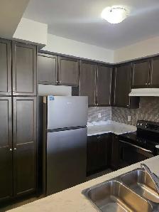 Rooms for rent in townhouse in Barrie - Photo 6
