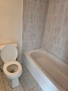 Rooms for rent in townhouse in Barrie - Photo 7