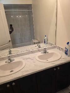 Rooms for rent in townhouse in Barrie - Photo 8