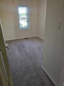 Rooms for rent in townhouse in Barrie - Photo 10